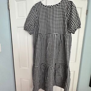 Comfy, cute black and white gingham dress!